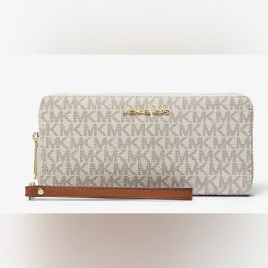 Michael Kors Adele Logo Smartphone Wallet